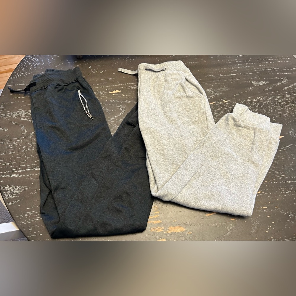 4 pair of boys size Large sweats plus a bonus 5th pair with a small hole. - Picture 4 of 10